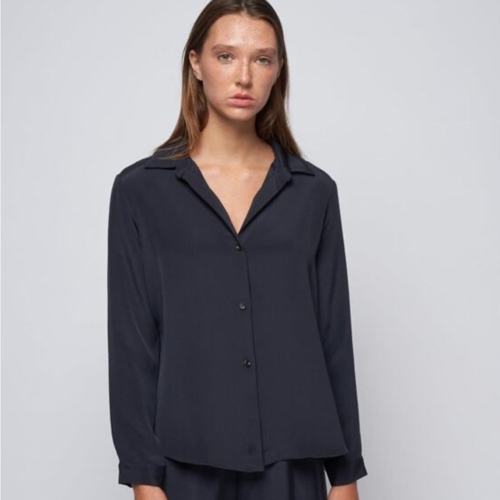 PETER COHEN  Blue‎ button down 100% wool blouse size medium